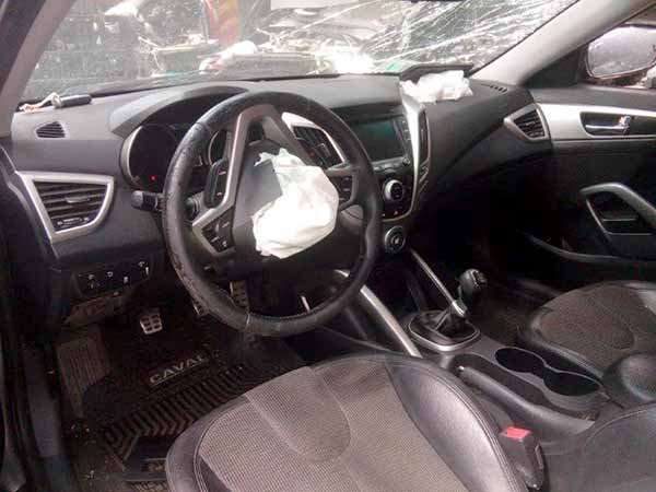  Hyundai VELOSTER 2012    EN DESARME