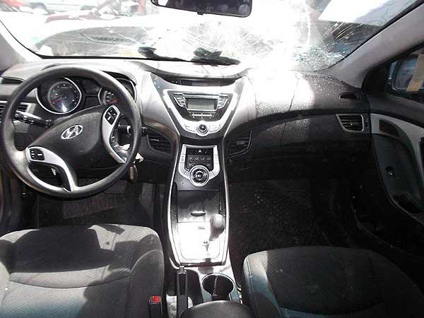  Hyundai ELANTRA 2012    EN DESARME