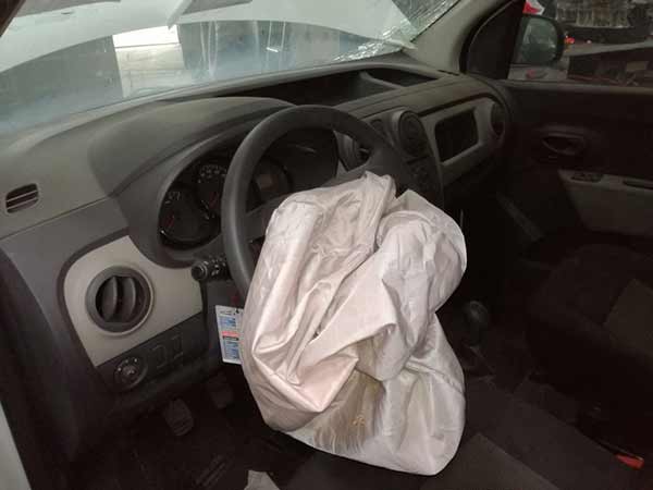  Renault DOKKER     EN DESARME