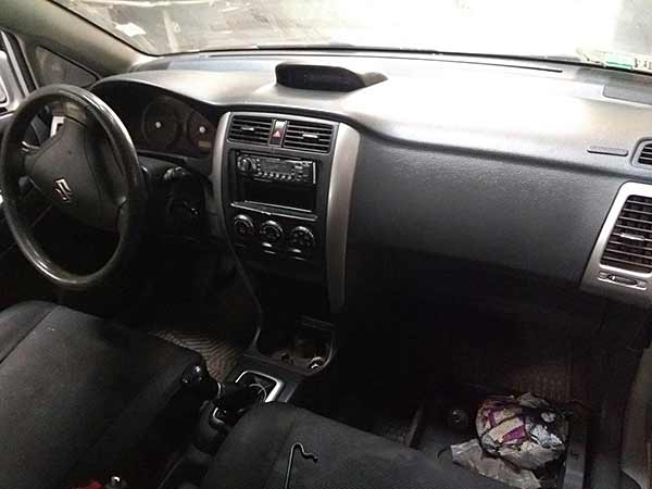  Suzuki AERIO 2004    EN DESARME