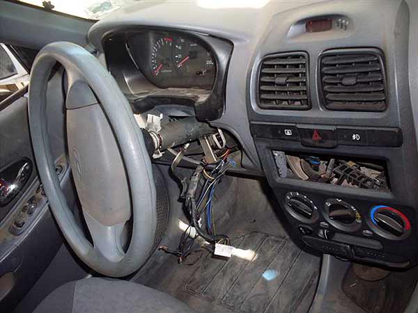  Hyundai ACCENT 2005    EN DESARME