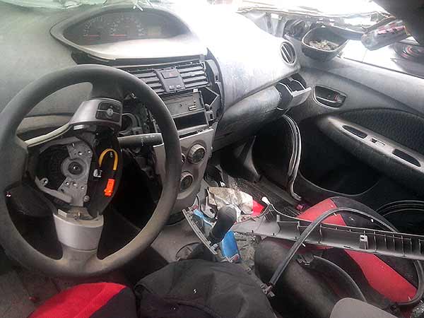  Toyota YARIS 2012    EN DESARME